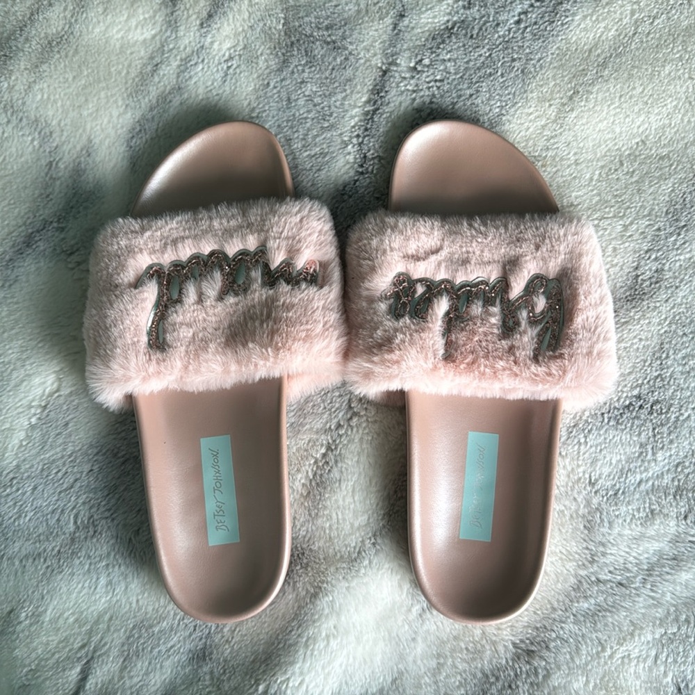 BETSEY JOHNSON Bridesmaids Slippers Women’s Size 10